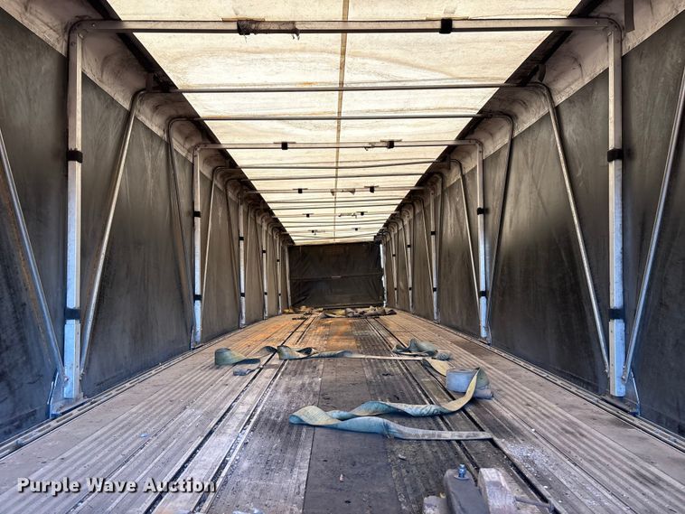 image for item ET1449 2002 Reitnouer side curtain trailer