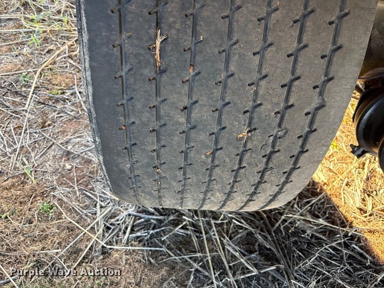 image for item ET1449 2002 Reitnouer side curtain trailer