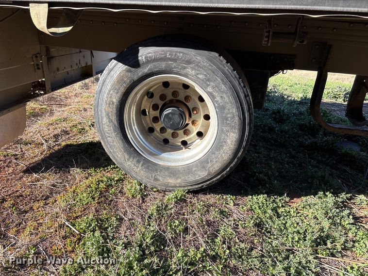 image for item ET1449 2002 Reitnouer side curtain trailer