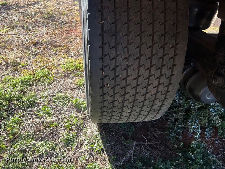 image for item ET1449 2002 Reitnouer side curtain trailer