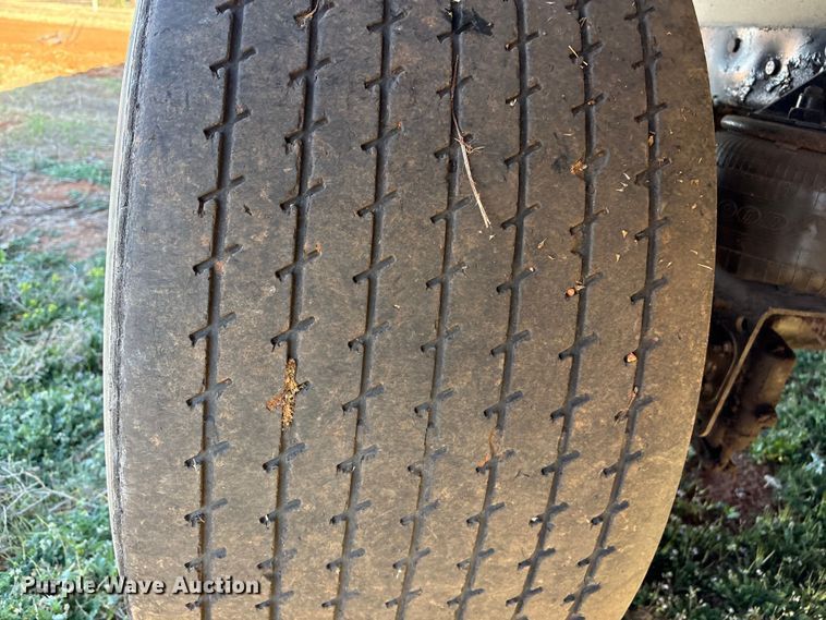 image for item ET1449 2002 Reitnouer side curtain trailer