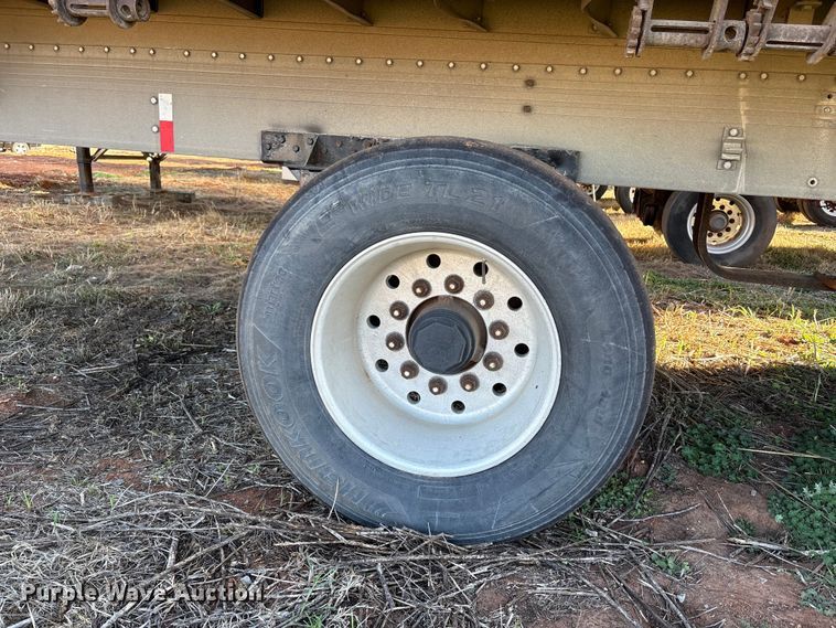 image for item ET1449 2002 Reitnouer side curtain trailer