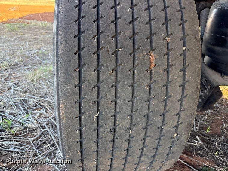 image for item ET1449 2002 Reitnouer side curtain trailer