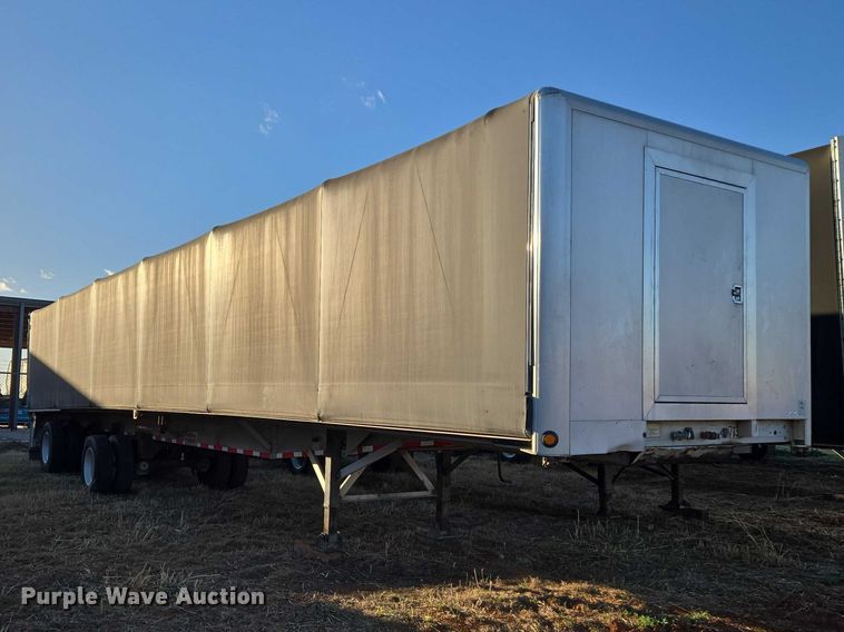 image for item ET1452 2007 Reitnouer side curtain trailer