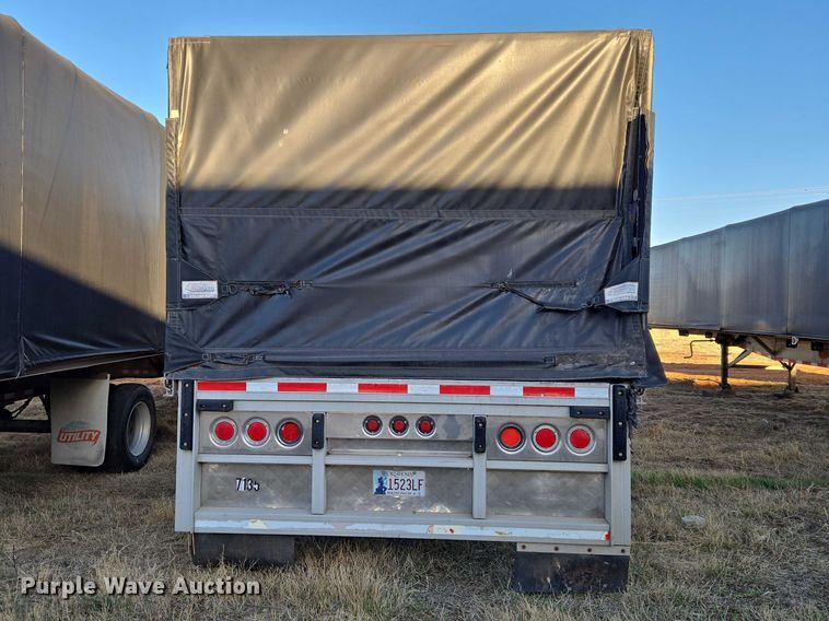 image for item ET1452 2007 Reitnouer side curtain trailer