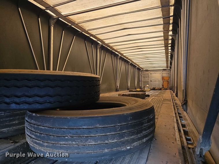 image for item ET1452 2007 Reitnouer side curtain trailer