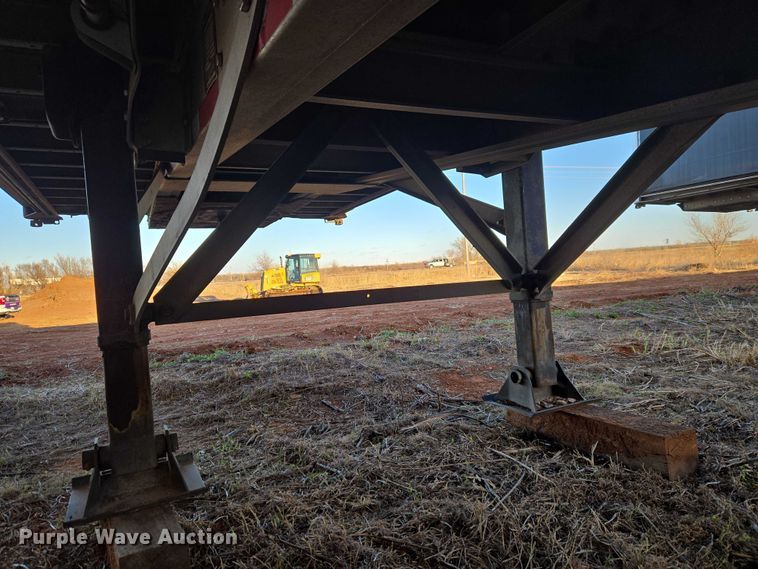 image for item ET1452 2007 Reitnouer side curtain trailer