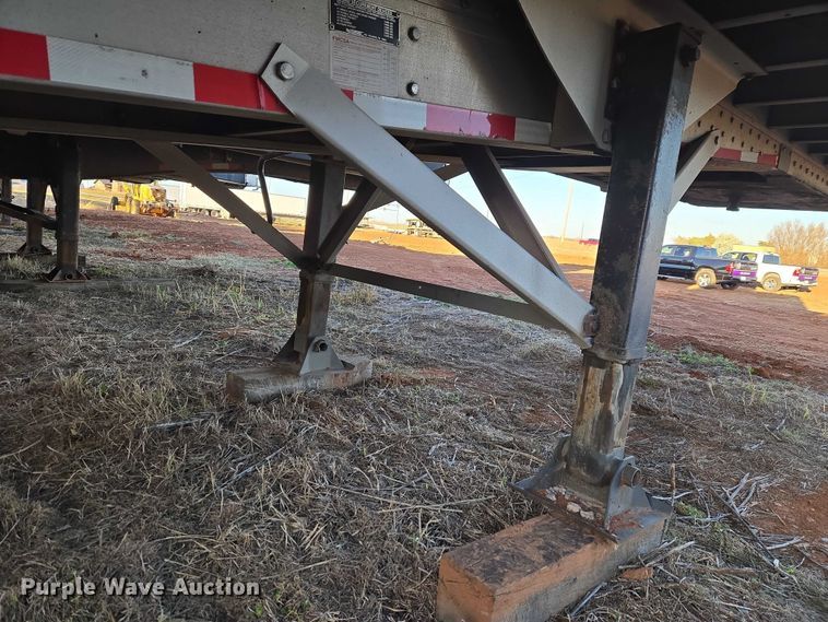 image for item ET1452 2007 Reitnouer side curtain trailer