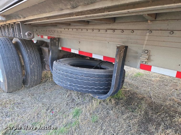 image for item ET1452 2007 Reitnouer side curtain trailer