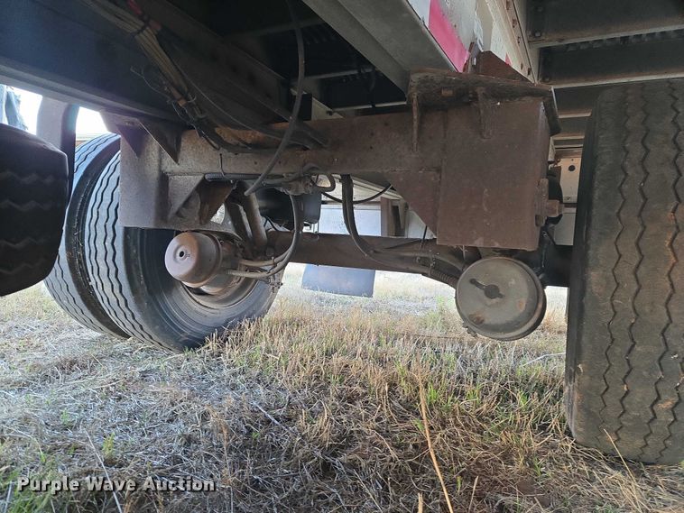 image for item ET1452 2007 Reitnouer side curtain trailer