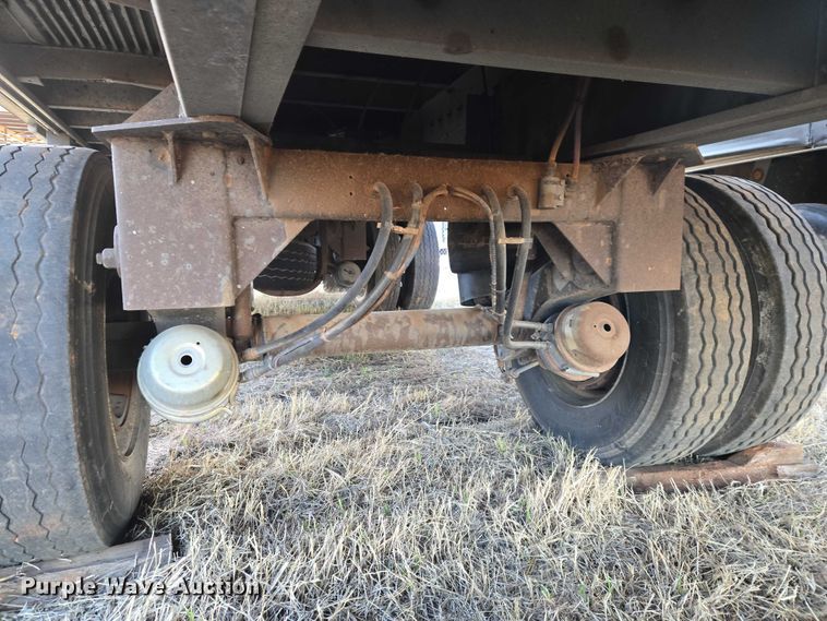 image for item ET1452 2007 Reitnouer side curtain trailer