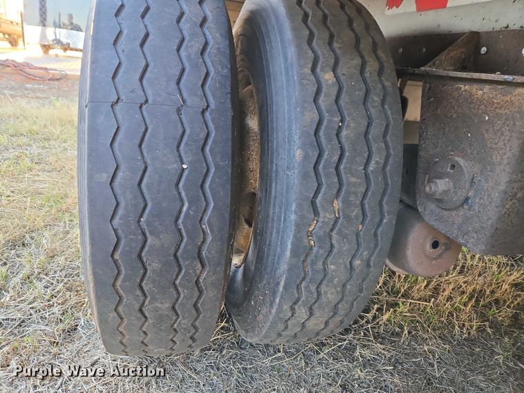 image for item ET1452 2007 Reitnouer side curtain trailer