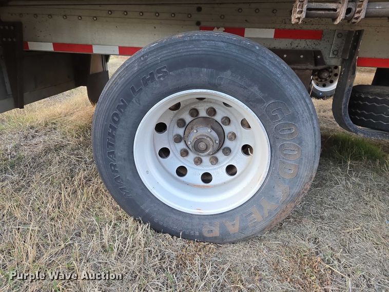 image for item ET1452 2007 Reitnouer side curtain trailer