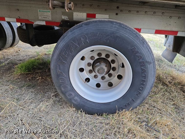 image for item ET1452 2007 Reitnouer side curtain trailer