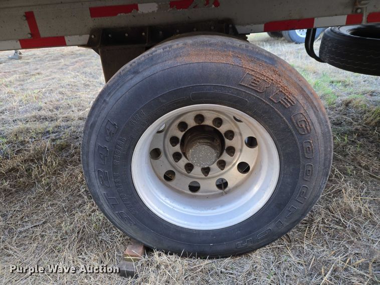 image for item ET1452 2007 Reitnouer side curtain trailer