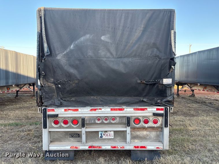 image for item ET1453 2007 Reitnouer side curtain trailer