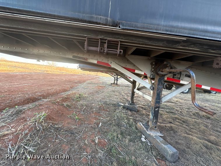 image for item ET1453 2007 Reitnouer side curtain trailer