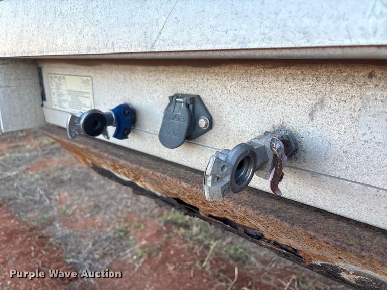 image for item ET1453 2007 Reitnouer side curtain trailer