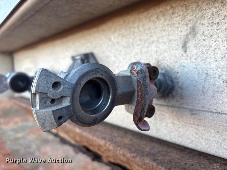 image for item ET1453 2007 Reitnouer side curtain trailer