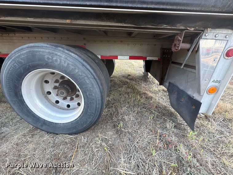 image for item ET1453 2007 Reitnouer side curtain trailer