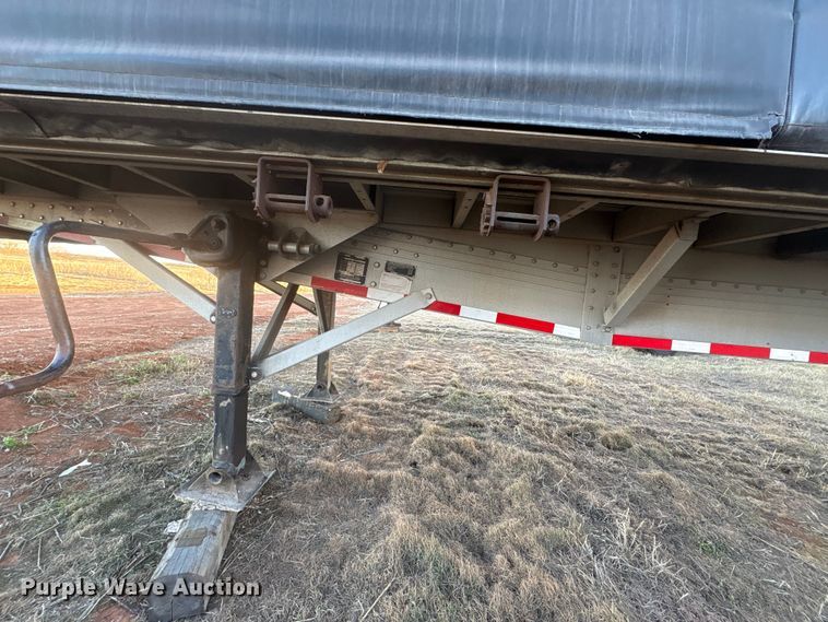 image for item ET1453 2007 Reitnouer side curtain trailer