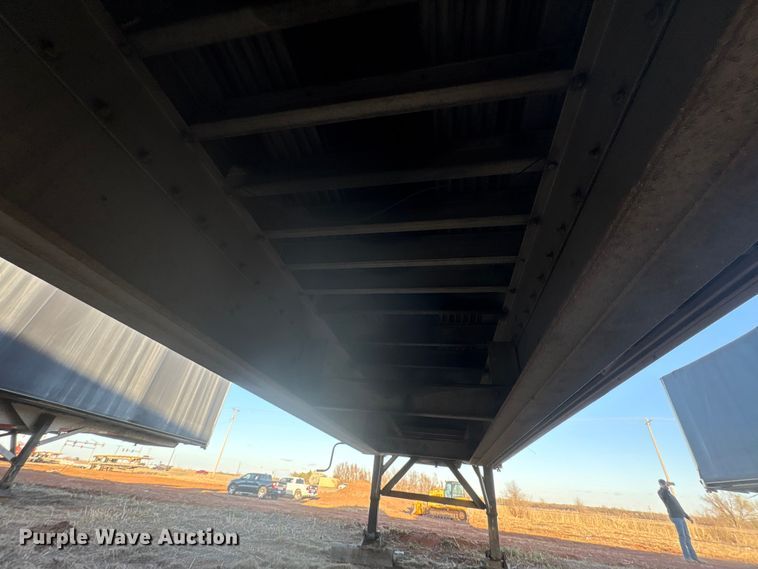 image for item ET1453 2007 Reitnouer side curtain trailer