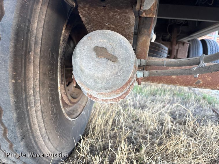 image for item ET1453 2007 Reitnouer side curtain trailer