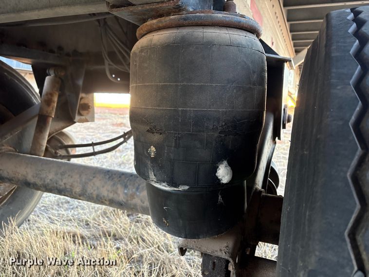 image for item ET1453 2007 Reitnouer side curtain trailer