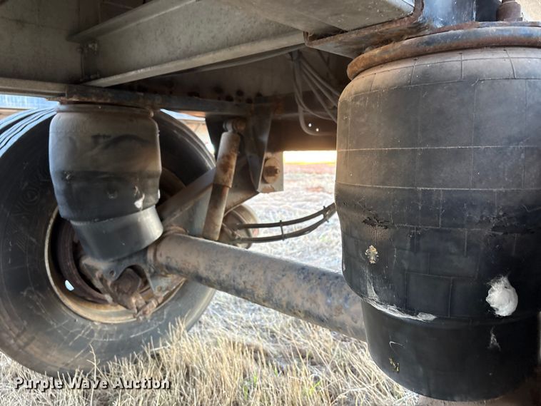 image for item ET1453 2007 Reitnouer side curtain trailer