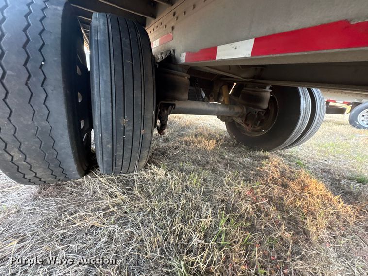 image for item ET1453 2007 Reitnouer side curtain trailer