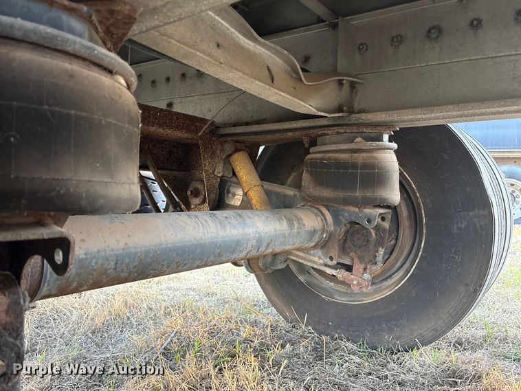 image for item ET1453 2007 Reitnouer side curtain trailer