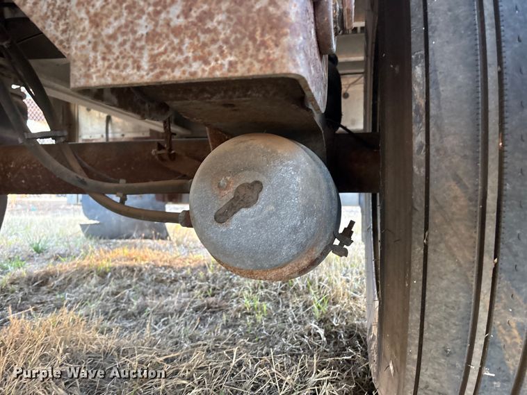 image for item ET1453 2007 Reitnouer side curtain trailer