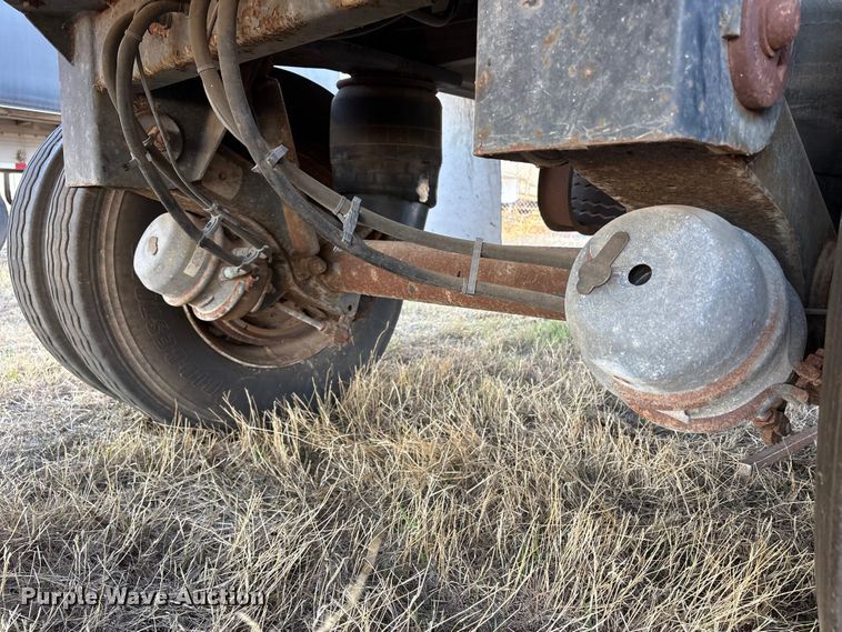 image for item ET1453 2007 Reitnouer side curtain trailer