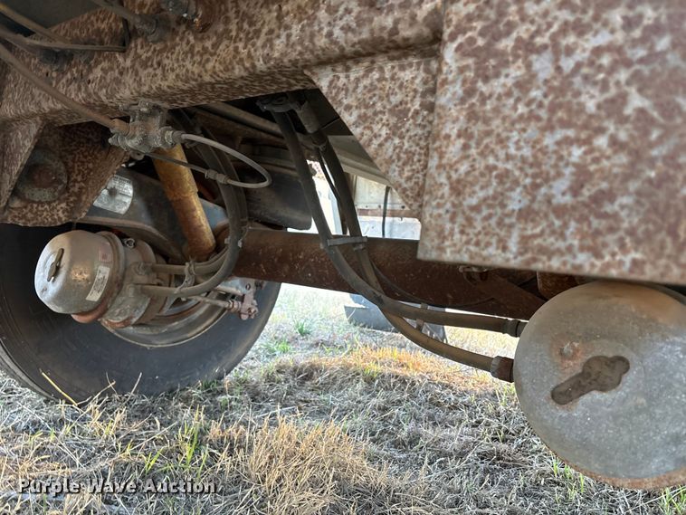 image for item ET1453 2007 Reitnouer side curtain trailer