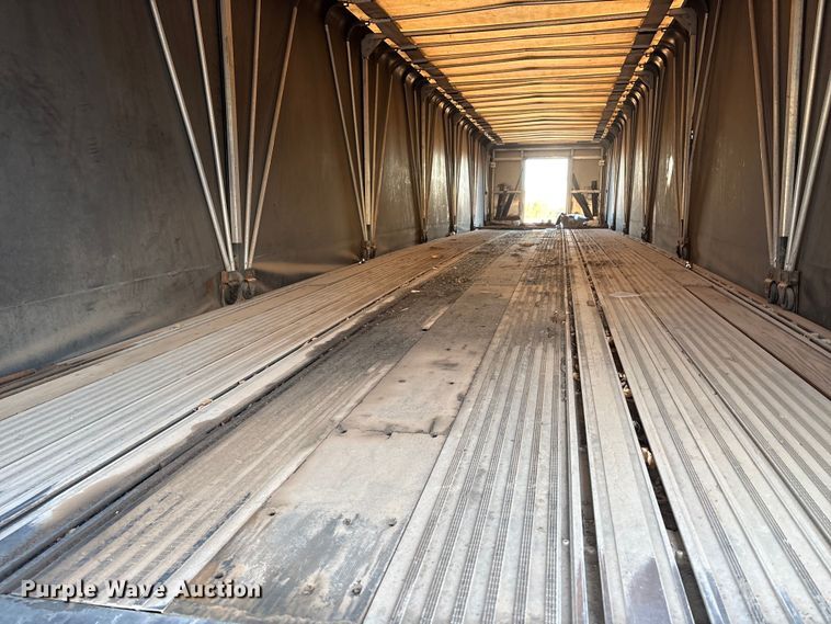 image for item ET1453 2007 Reitnouer side curtain trailer