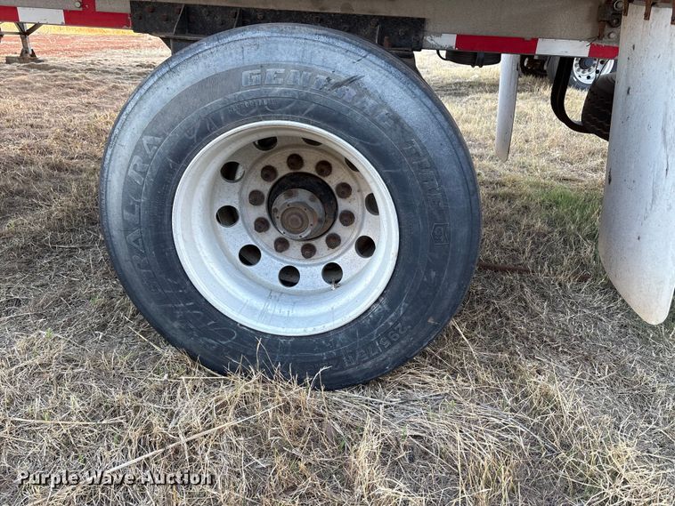 image for item ET1453 2007 Reitnouer side curtain trailer