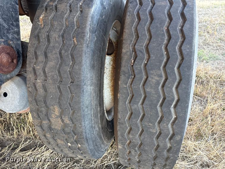 image for item ET1453 2007 Reitnouer side curtain trailer