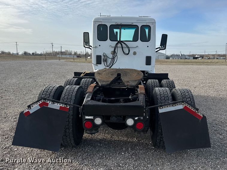 image for item ET1712 2020 Peterbilt 579 semi truck