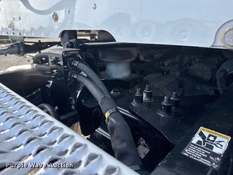 image for item ET1712 2020 Peterbilt 579 semi truck