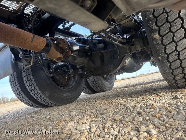 image for item ET1712 2020 Peterbilt 579 semi truck