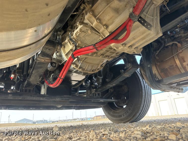 image for item ET1712 2020 Peterbilt 579 semi truck