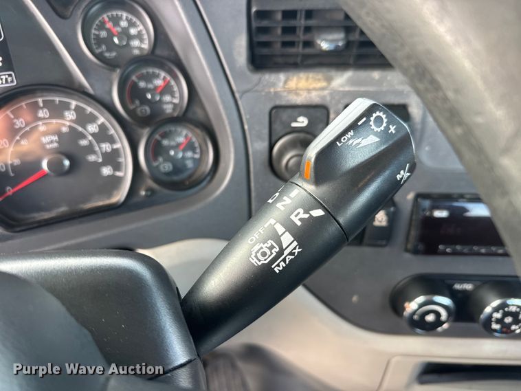 image for item ET1712 2020 Peterbilt 579 semi truck