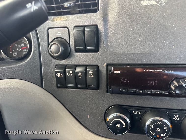 image for item ET1712 2020 Peterbilt 579 semi truck