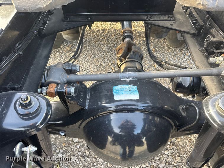 image for item ET1713 2020 Peterbilt 579 semi truck