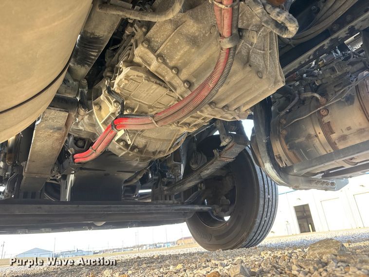 image for item ET1713 2020 Peterbilt 579 semi truck