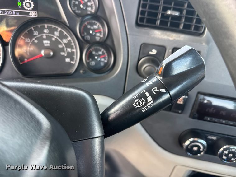 image for item ET1713 2020 Peterbilt 579 semi truck