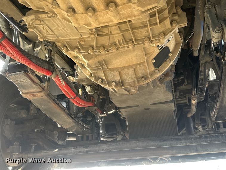 image for item ET1714 2020 Peterbilt 579 semi truck