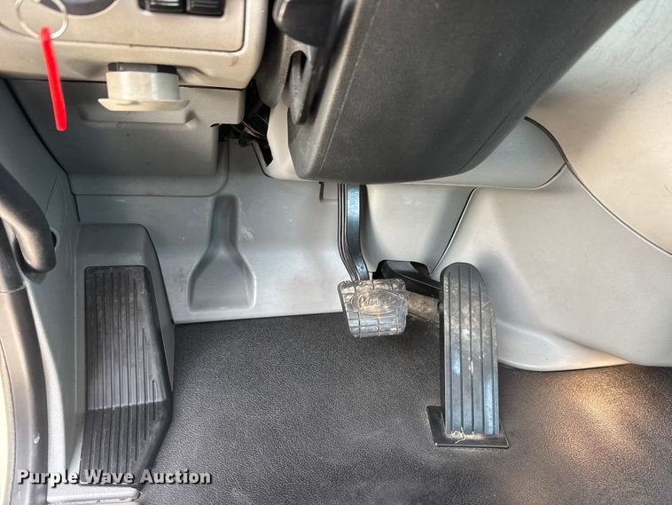 image for item ET1714 2020 Peterbilt 579 semi truck