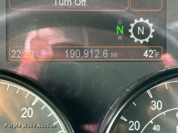 image for item ET1714 2020 Peterbilt 579 semi truck