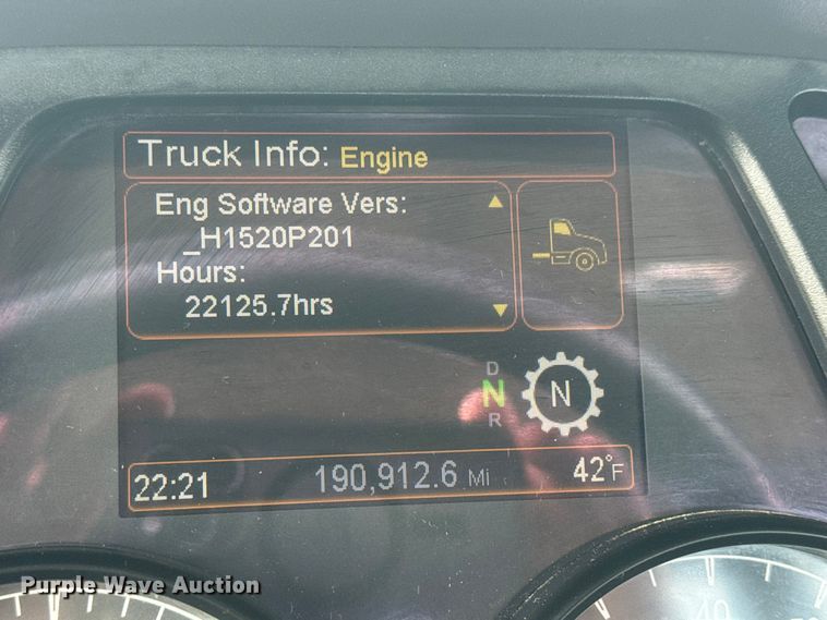 image for item ET1714 2020 Peterbilt 579 semi truck